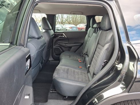 Used 2022 Mitsubishi Outlander SE image 12