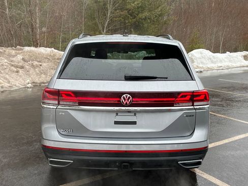 Used 2025 Volkswagen Atlas SE image 4