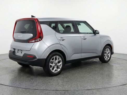 Used 2025 Kia Soul LX w/ LX Technology Package FWD image 9