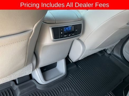 Used 2019 Toyota Highlander Limited FWD image 16