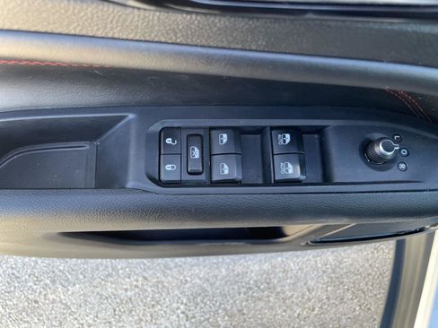 Used 2025 Jeep Compass Trailhawk w/ Trailhawk Convenience Group image 11