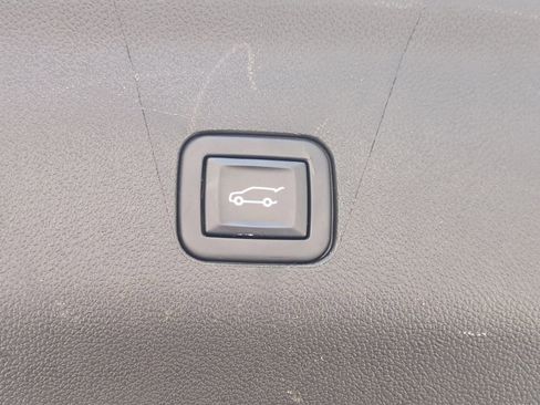 Used 2022 GMC Yukon XL Denali AWD/4WD image 15