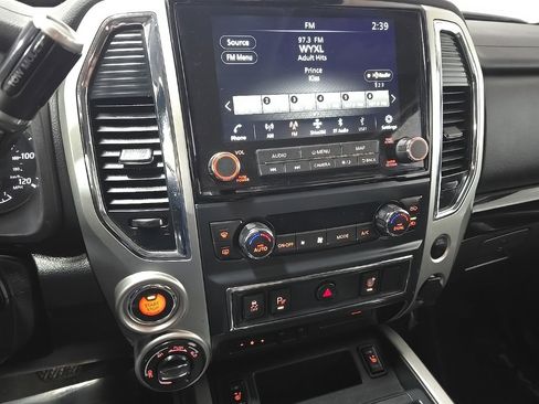 Used 2021 Nissan Titan SV w/ SV Convenience Package image 24