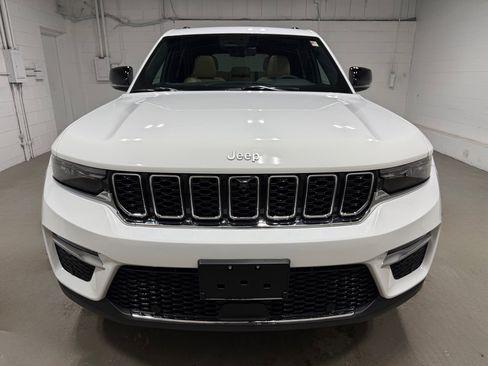 Used 2025 Jeep Grand Cherokee Limited w/ Luxury Tech Group II AWD/4WD image 2