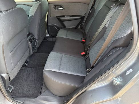 Used 2021 Nissan Rogue SV image 11