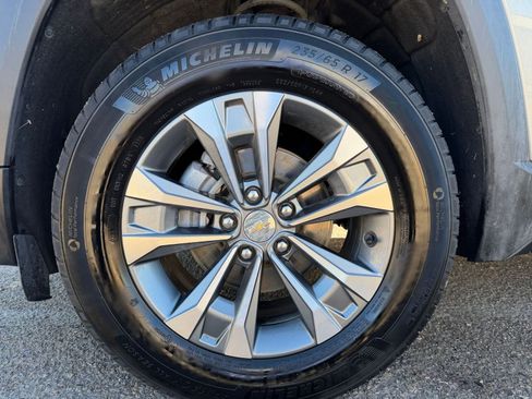 Used 2025 Chevrolet Equinox LT image 29