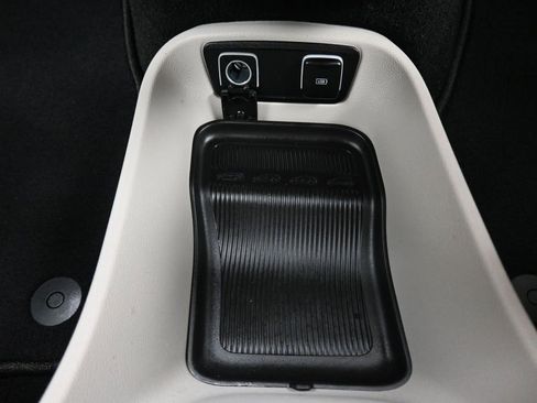 Used 2020 Chrysler Pacifica Limited w/ Advanced Safetytec Group image 29