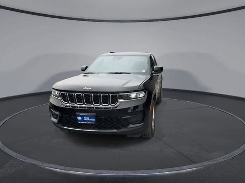 Used 2025 Jeep Grand Cherokee Laredo X image 3