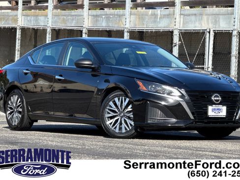 Used 2024 Nissan Altima 2.5 SV FWD image 1