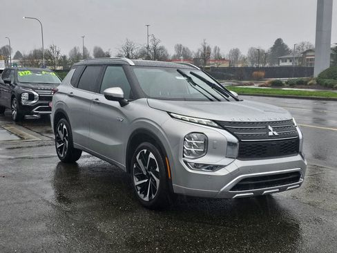 New 2025 Mitsubishi Outlander SEL image 3