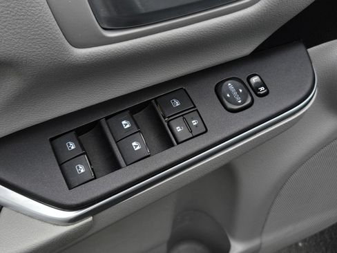 Certified 2016 Toyota Camry LE FWD image 9