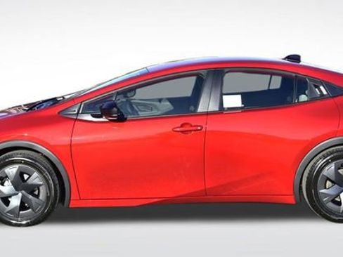 New 2026 Toyota Prius LE image 2
