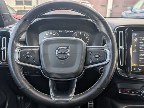 Used 2021 Volvo XC40 T5 R-Design image 15