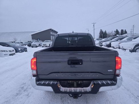 Used 2016 Toyota Tacoma TRD Off-Road image 6