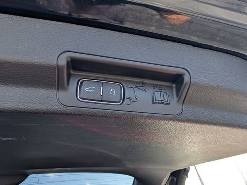 Used 2023 Ford Explorer XLT image 13