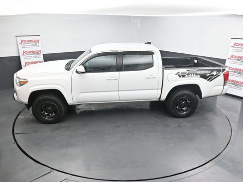 Used 2016 Toyota Tacoma SR image 31