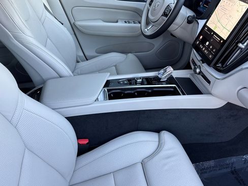 Certified 2026 Volvo XC60 B5 Ultra w/ Protection Package Premier AWD/4WD image 17