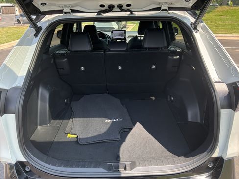 Used 2022 Toyota RAV4 XSE AWD/4WD image 32