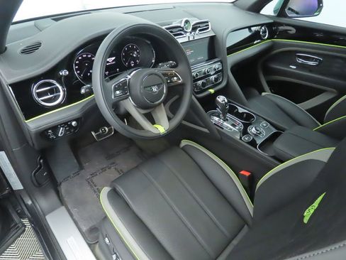 Used 2023 Bentley Bentayga Extended Wheelbase image 9