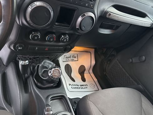 Used 2017 Jeep Wrangler Unlimited Sport w/ Connectivity Group image 18