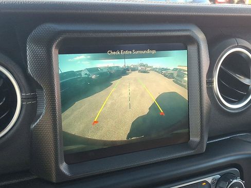 Used 2021 Jeep Wrangler Unlimited Sahara w/ Cold Weather Group image 23