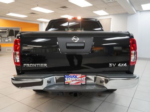 Used 2021 Nissan Frontier SV w/ SV Utility Package AWD/4WD image 19