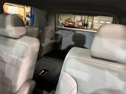 Used 2022 GMC Acadia SLT w/ LPO, Floor Liner Package image 18