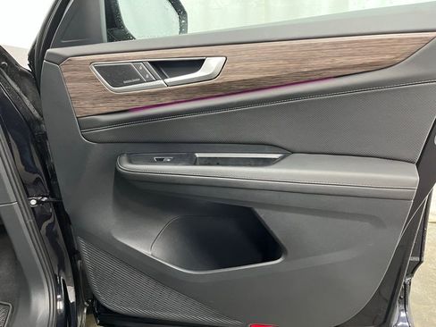 Certified 2025 Volkswagen Atlas SEL Premium R-Line image 12