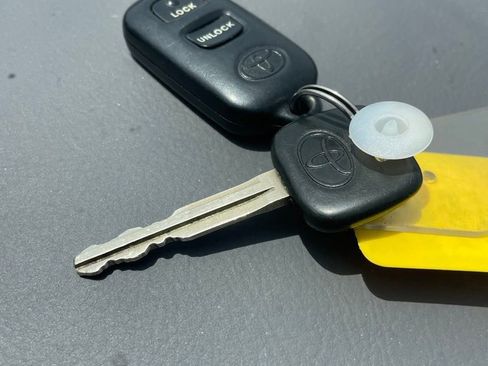 Used 2004 Toyota Corolla LE image 11