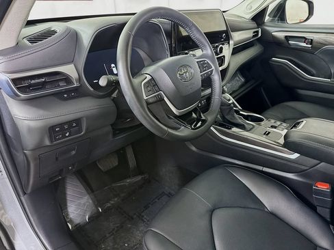 Used 2026 Toyota Highlander Platinum AWD/4WD image 21