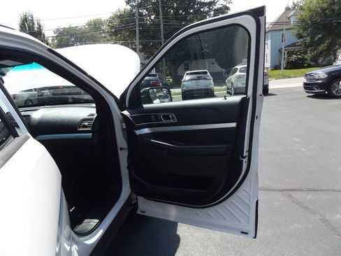 Used 2016 Ford Explorer XLT AWD/4WD image 28