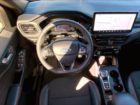 Used 2023 Ford Escape ST-Line w/ Tech Pack #1 image 6