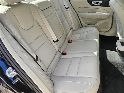 Used 2020 Volvo S60 T5 Momentum image 18