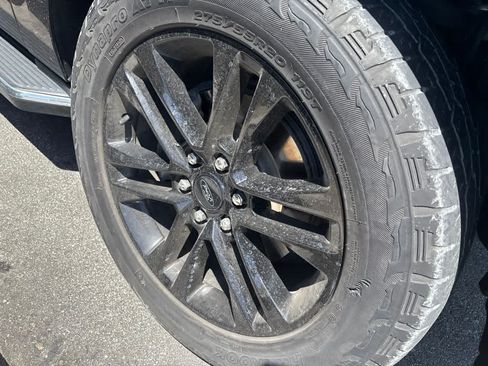 Used 2023 Ford Expedition XLT RWD image 4