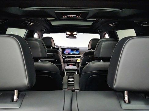 New 2026 BMW X7 M60i image 21