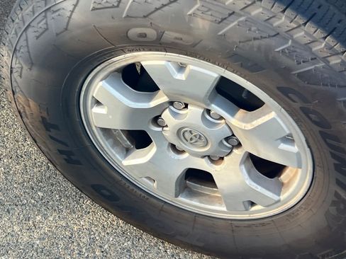 Used 2014 Toyota Tacoma PreRunner w/ SR5 Package image 22