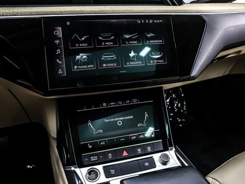 Used 2022 Audi e-tron Premium w/ Convenience Plus Package image 21