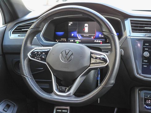 Used 2022 Volkswagen Tiguan SE R-Line image 15