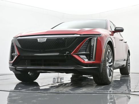 New 2025 Cadillac Lyriq Sport image 15