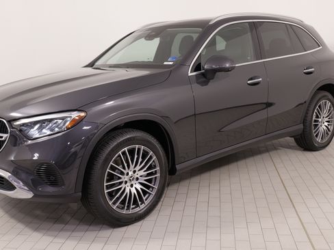 Used 2024 Mercedes-Benz GLC 300 4MATIC image 1