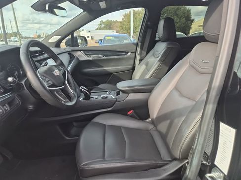 Used 2025 Cadillac XT5 Premium Luxury image 13