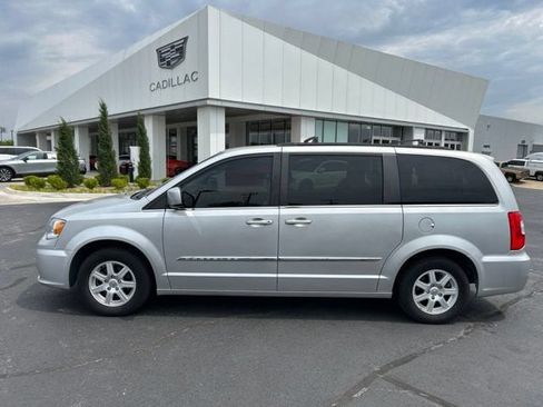Used 2012 Chrysler Town & Country Touring w/ Entertainment Group #1 FWD image 1