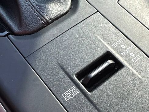 Used 2023 Toyota Highlander XLE FWD image 24