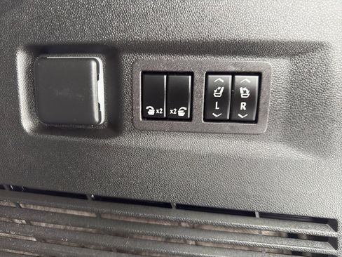 Used 2024 Chevrolet Tahoe LT w/ LT Signature Package image 38