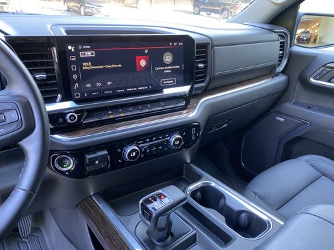Used 2024 GMC Sierra 1500 Elevation w/ Preferred Package AWD/4WD image 25