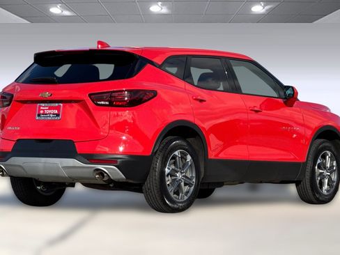 Used 2025 Chevrolet Blazer LT image 3