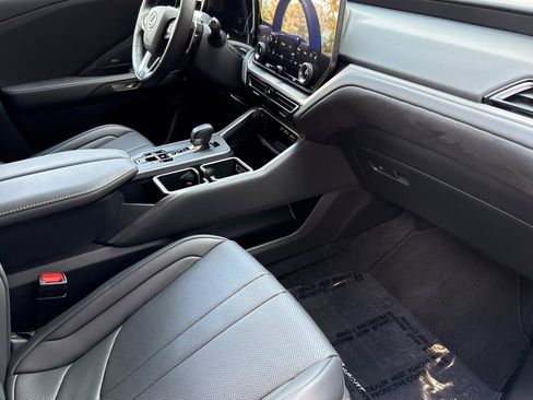 Certified 2025 Lexus TX 500h AWD image 19