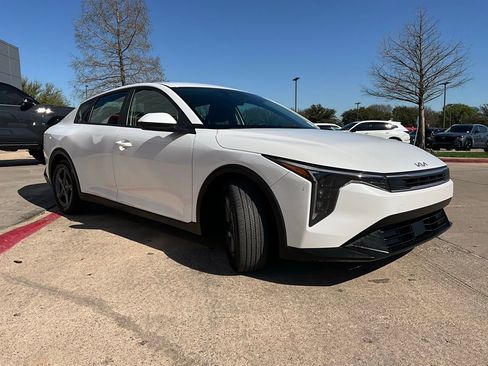Used 2025 Kia K4 LXS image 4