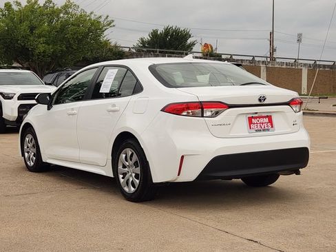 Used 2025 Toyota Corolla LE FWD image 4