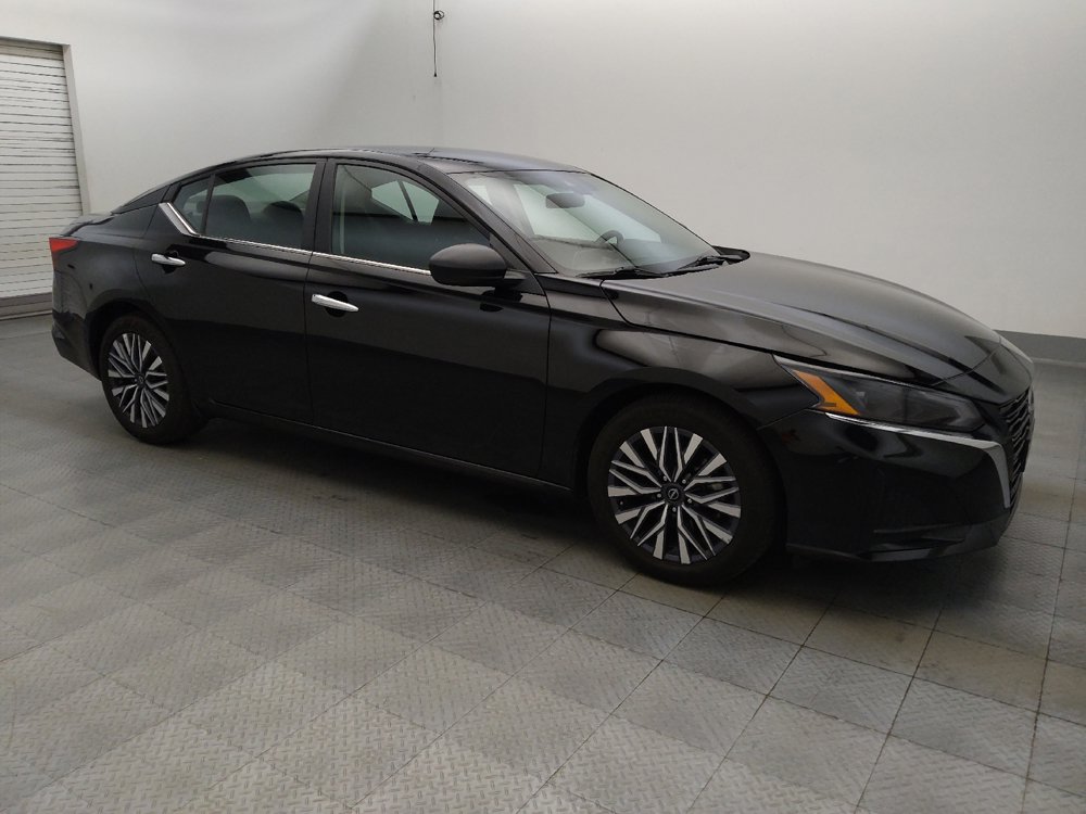 Used 2025 Nissan Altima 2.5 SV FWD image 11